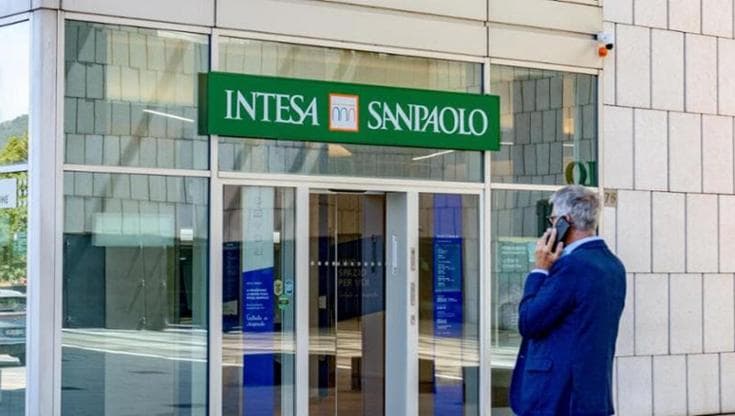 Spiava i conti correnti di Meloni e Mattarella, chiuse le indagini sull’ex bancario di Intesa