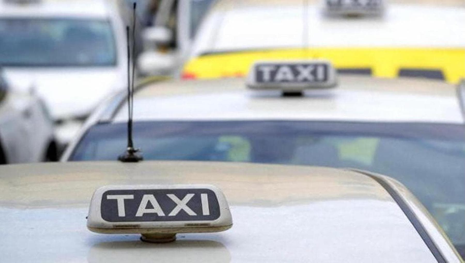 Lecce, turista di 19 anni violentata 2 volte in poche ore: caccia al tassista e al cliente di un bar