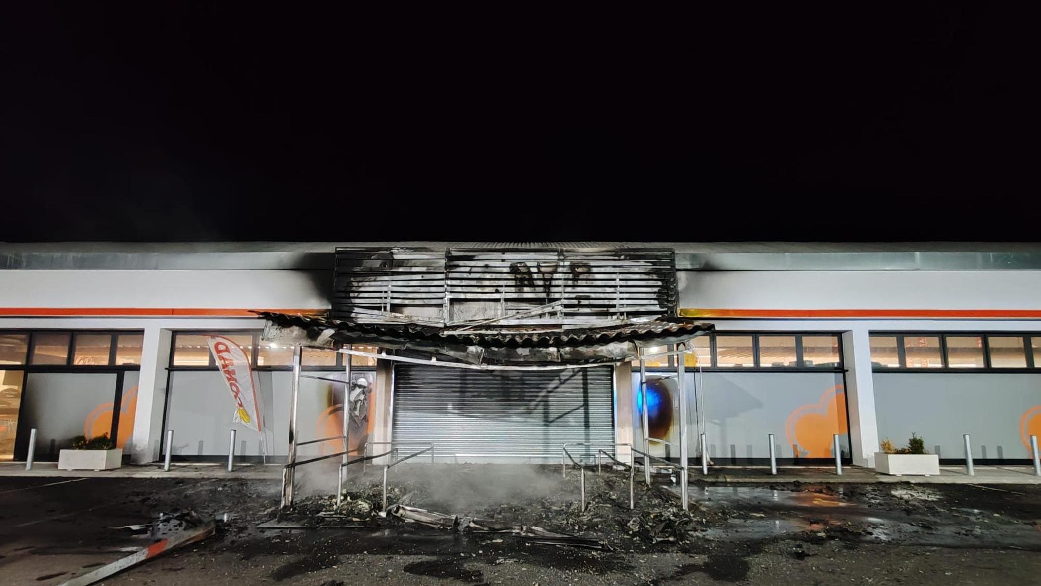 Salento, incendiato il supermercato aperto da meno di un mese. La ...