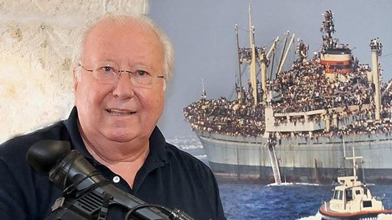 Addio a Luca Turi, il fotografo della Vlora: “Il suo obiettivo ha attraversato la storia”