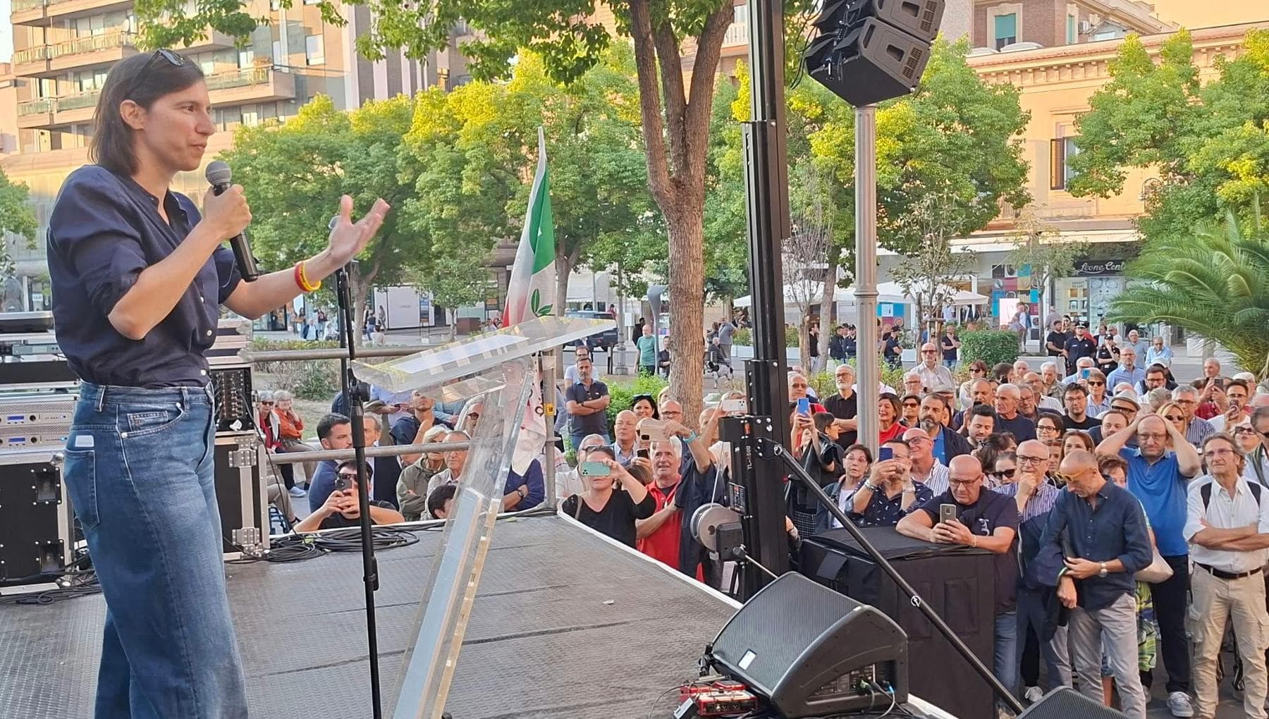 Schlein da Foggia lancia la sfida a Giorgia Meloni: “Sanità, stipendi, bollette rimedieremo noi”