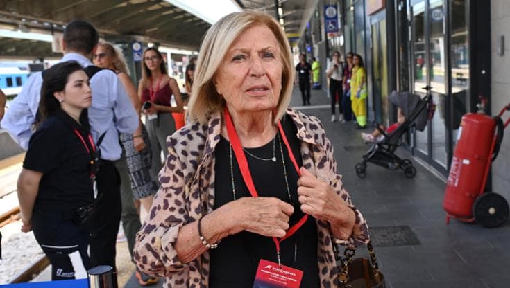 Insulti social a Poli Bortone, chiesta archiviazione per 76 hater: “Sindaca deve accettare critiche”