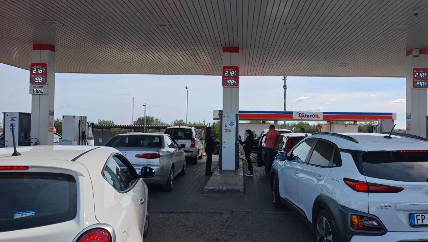 stop a merci e benzina chi soffia sul vento della protesta rabbia come ai tempi dei gilet gialli da Bari.repubblica.it stop a merci e benzina chi soffia sul vento della protesta rabbia come ai tempi dei gilet gialli