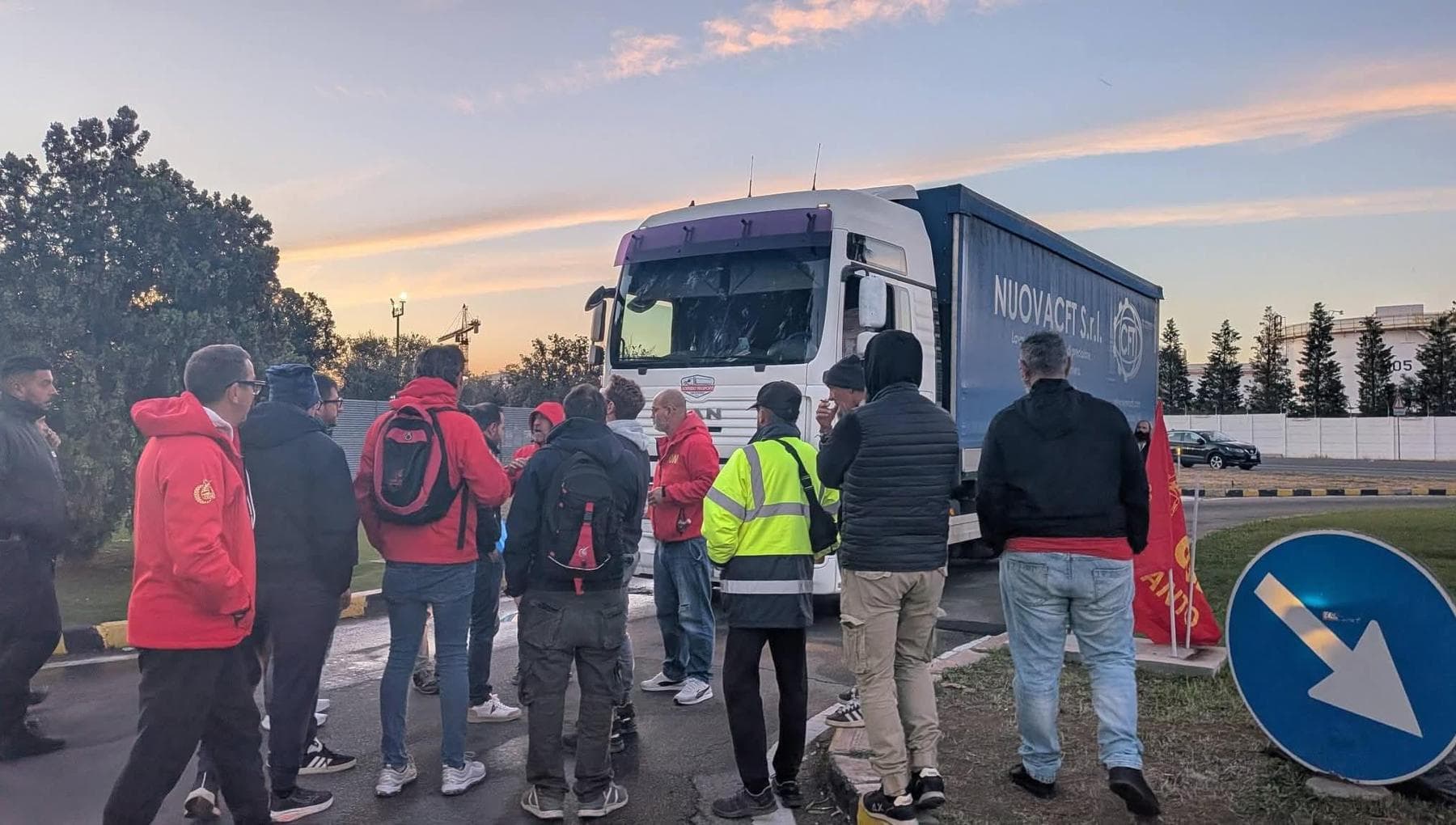 rimosso il blocco della raffineria eni a taranto stop alle 23 anche allo sciopero ex ilva da Bari.repubblica.it rimosso il blocco della raffineria eni a taranto stop alle 23 anche allo sciopero ex ilva