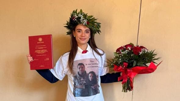 “La mia tesi di laurea nel nome di papà, ex operaio combattente morto di tumore”