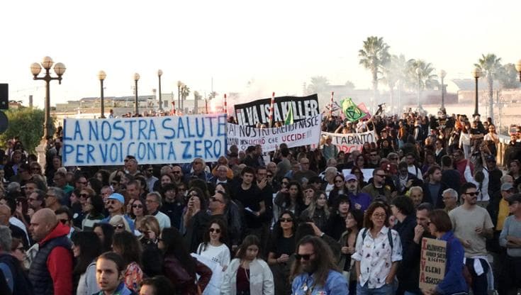 Nella Taranto smarrita mentre l’ex Ilva si spegne: “Qui abbiamo perso tutti”