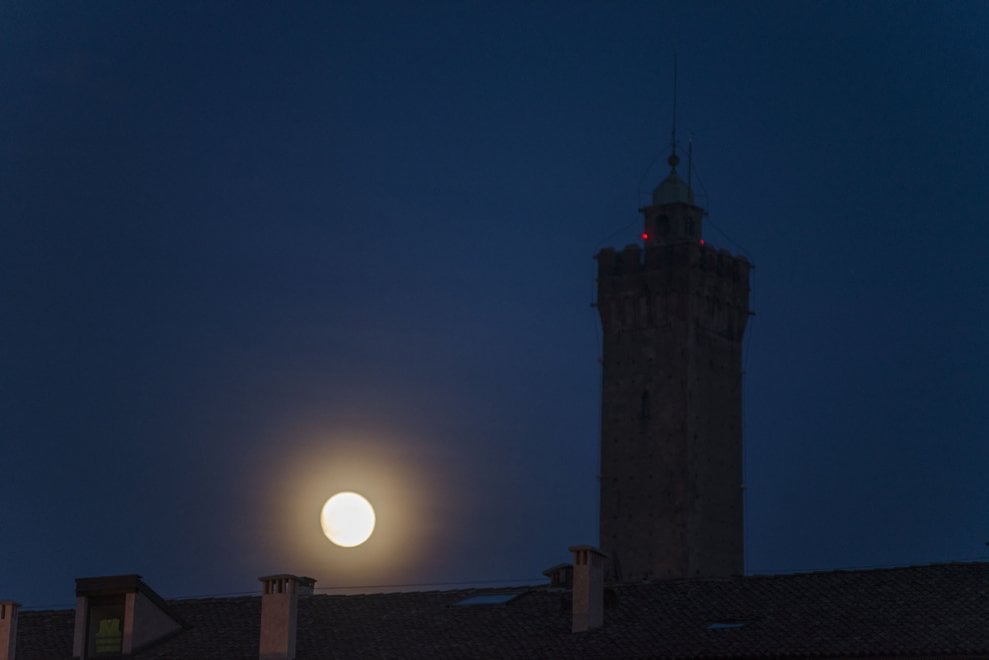 A Che Ora Sorge La Luna Oggi A Bologna