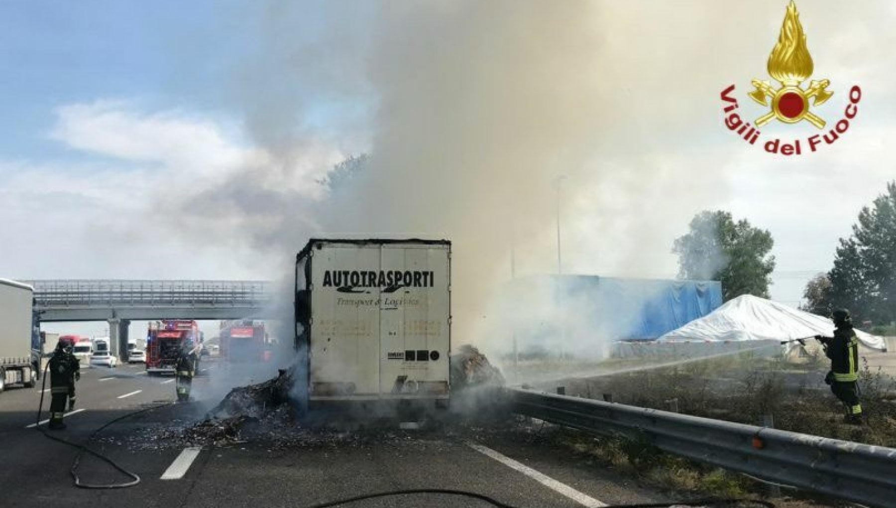 Camion in fiamme sull'A1, traffico in tilt tra Valsamoggia e Modena sud ...