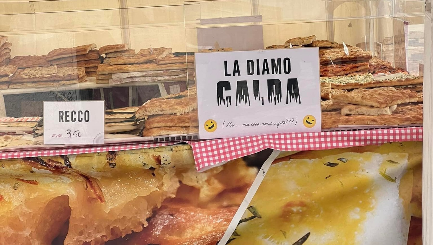 Ravenna La Diamo Calda Cartello Sessista Allo Stand Della Focaccia 
