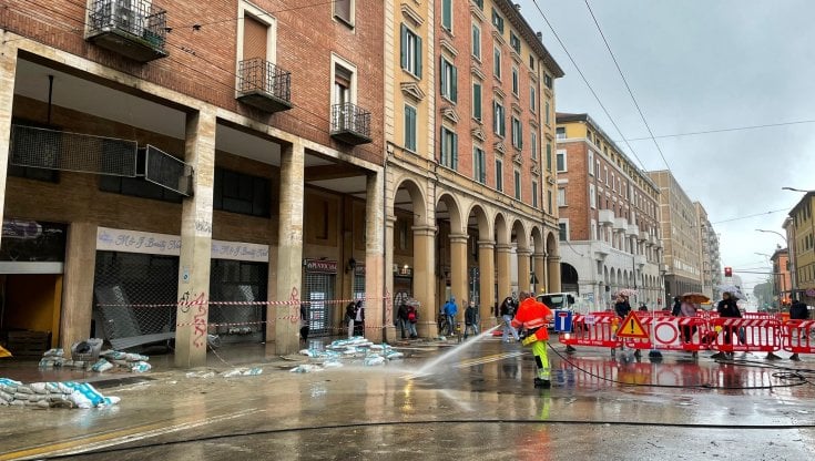 Bologna Via Saffi Aperte Le Preferenziali Costa Saragozza Black Out 