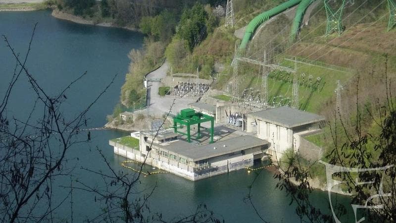 la-centrale-idroelettrica-di-suviana-costruita-da-enel-negli-anni