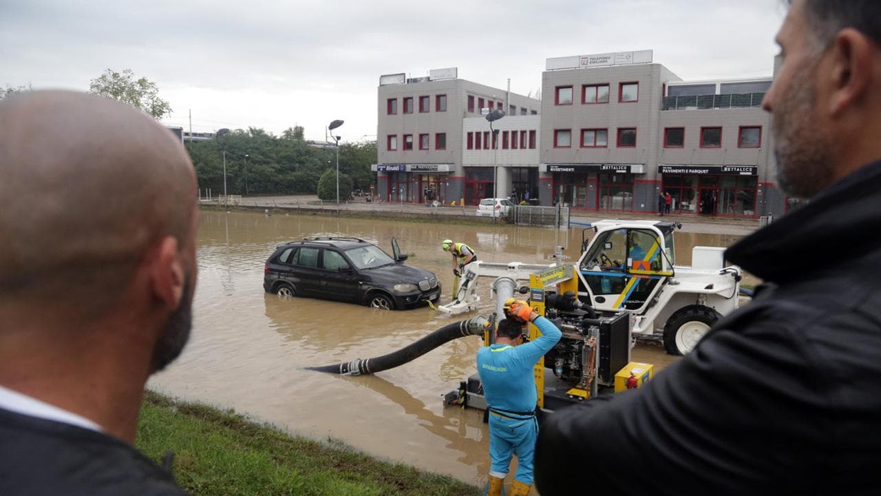 Allagamenti a Bologna una valanga d’acqua e il torrente murato si ...