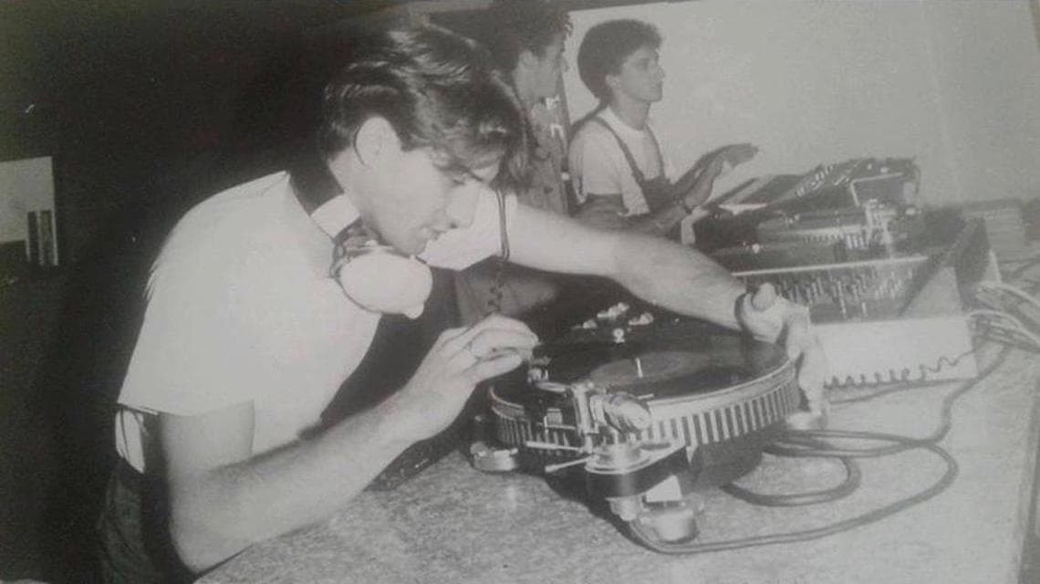 Claudio Rispoli, dj Mozart, è morto. Era la leggenda della Baia degli ...