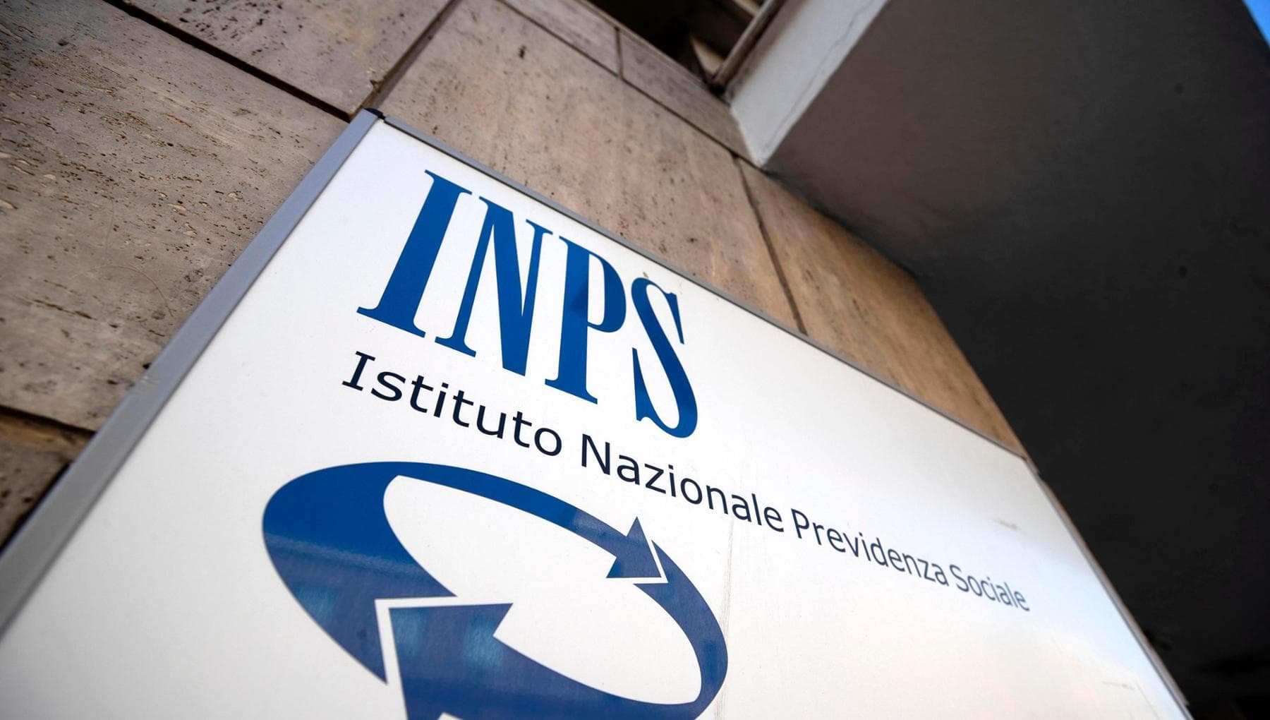 “Ferrari”de ekstra olarak 300 avro cep: 34 bin geri talep edilen INPS itirazı reddedildi