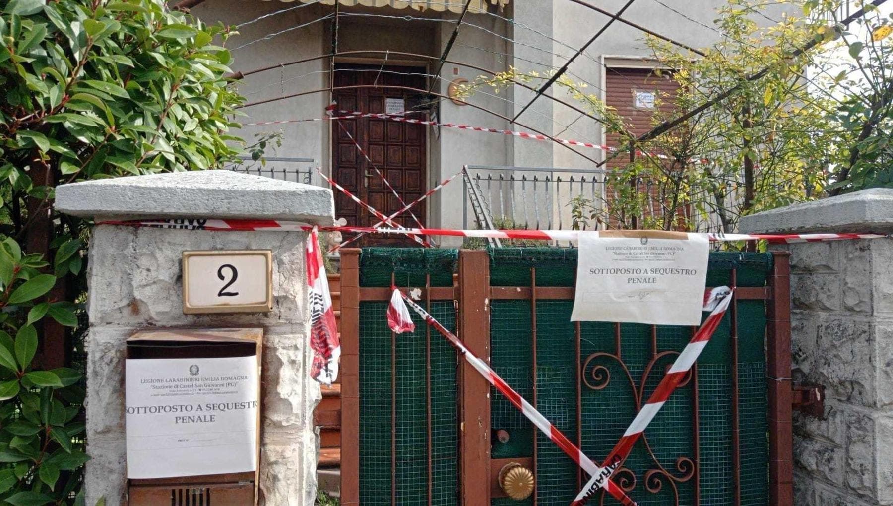 Piacenza, anziano fu trovato morto in casa: moglie e figlio arrestati. “Segregato e ucciso”