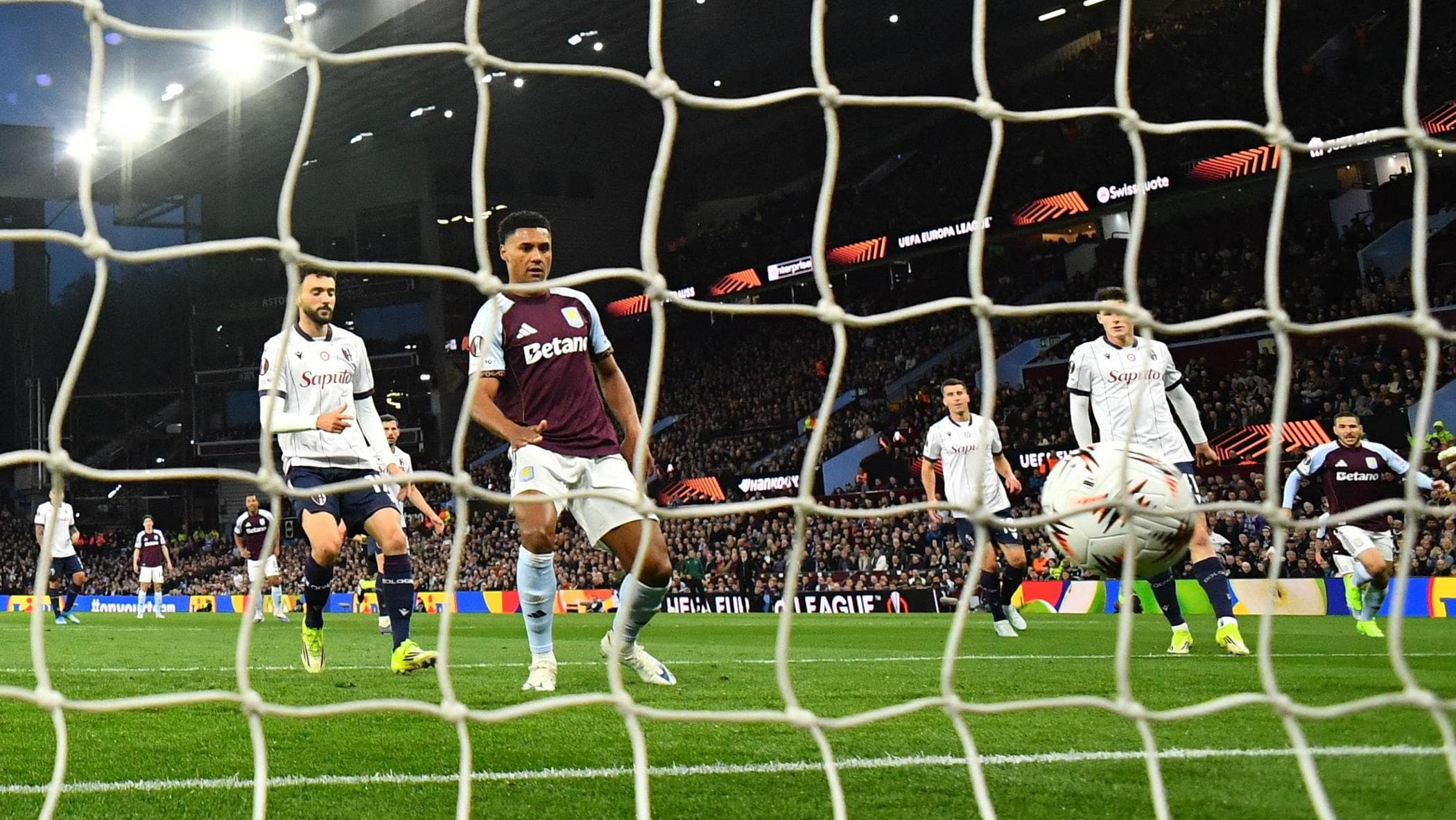 Poker dell’Aston Villa, il Bologna saluta l’Europa