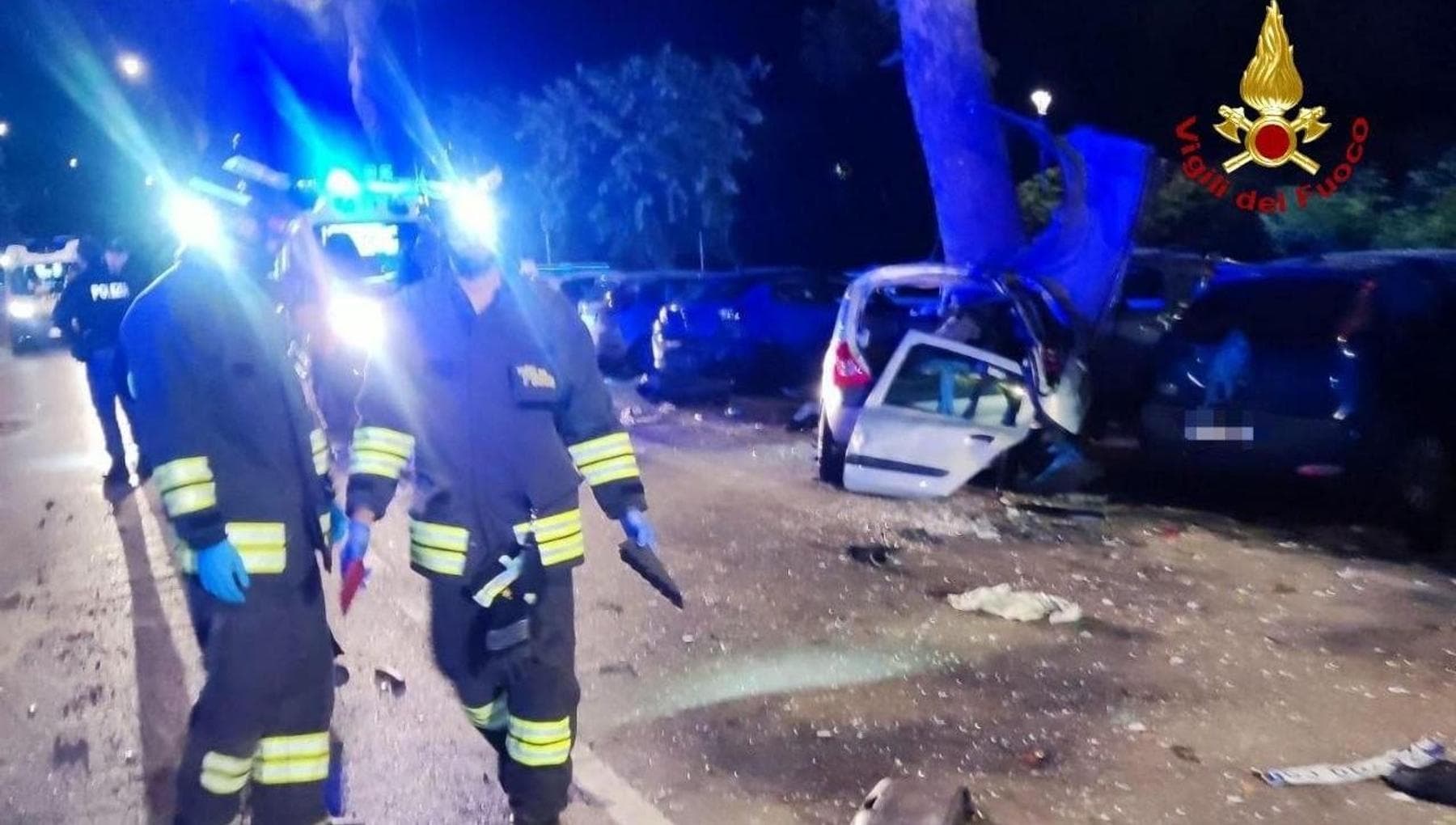 Forlì, schianto con l’auto: morte due studentesse di 23 e 26 anni. Gravissima terza ragazza a bordo