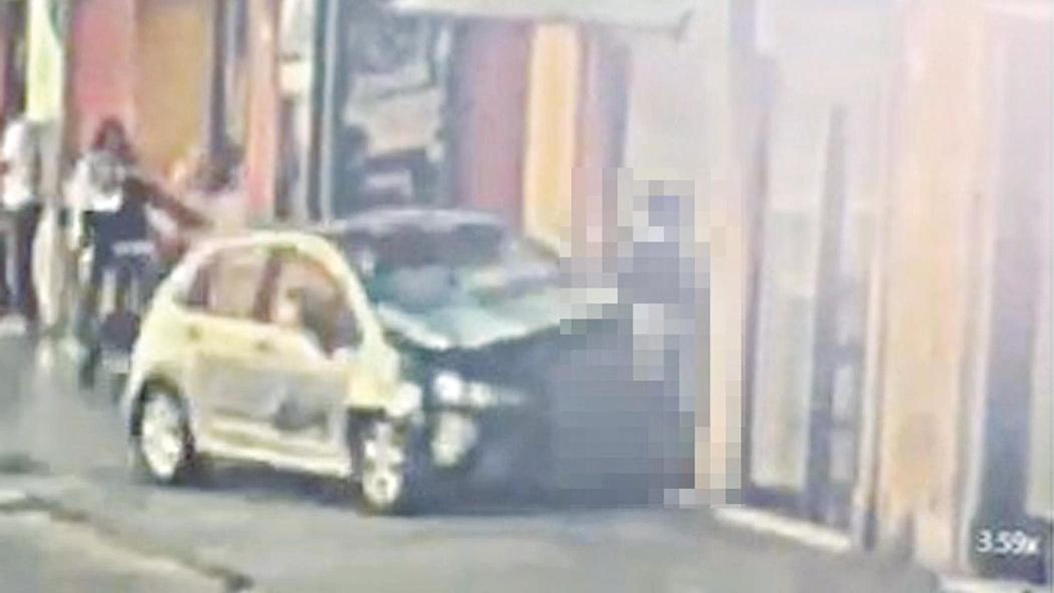 Auto sulla folla, la turista che ha perso le gambe: “Ora è cosciente, ricorda tutto”