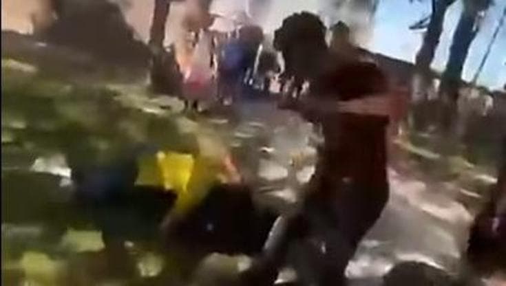 Parma, due docenti aggrediti da una banda di ragazzi in un parco, uno colpito con un bastone