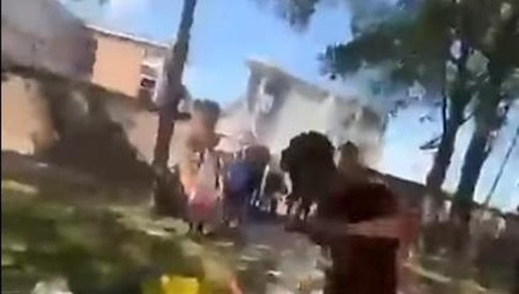 Docenti aggrediti a Parma, indagati e perquisiti i tre studenti coinvolti. E spunta un nuovo video