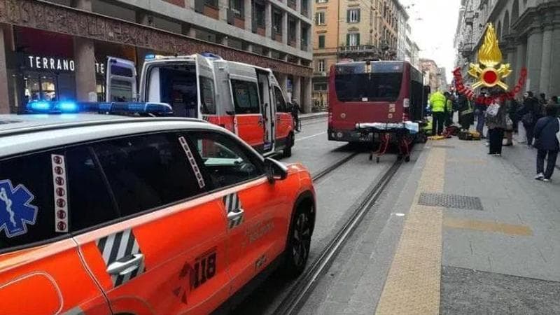 Anteprima: Il calvario di Luna, rimasta incastrata sotto al bus in centro a Bologna: “Ho perso una g…