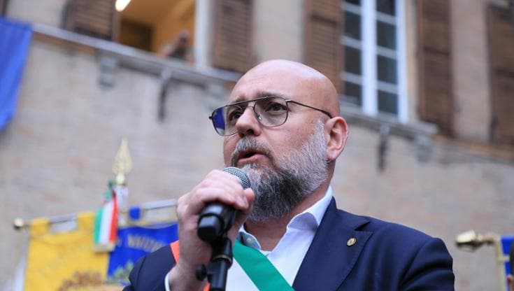 Modena, indagato per terrorismo a incontro con alunni. Mezzetti: “Chi è responsabile chieda scusa”