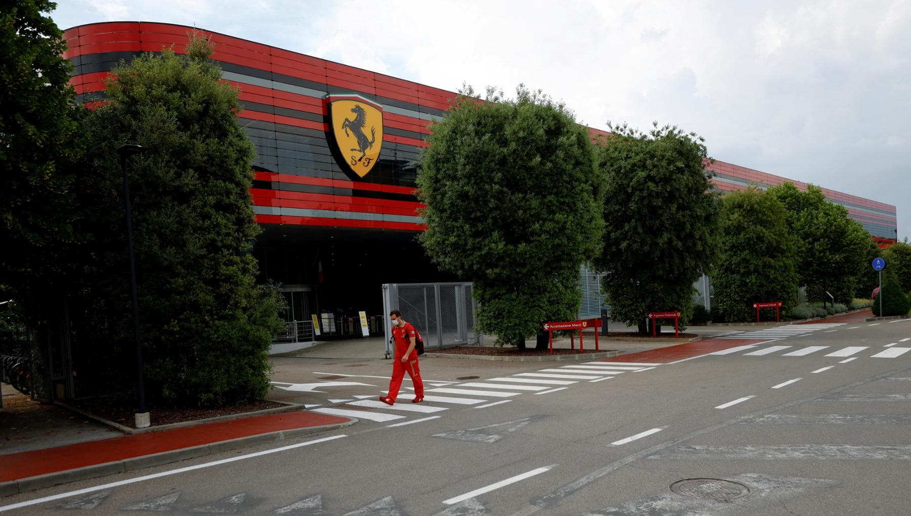 Ferrari çalışanı, ilişkisi bittikten sonra bir meslektaşını taciz ettiği için kovuldu