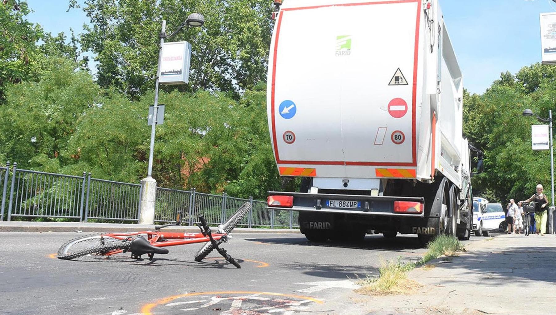 Reggio Emilia'da çöp kamyonunun çarptığı 11 yaşındaki çocuk öldü