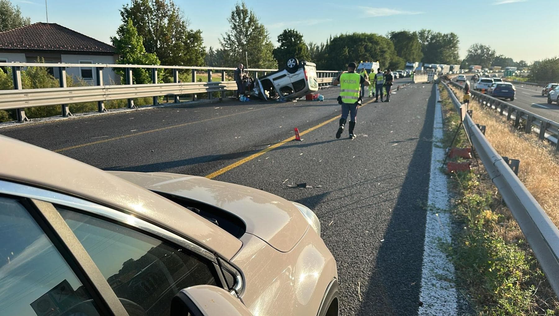 Auto si ribalta sull’A14 nel Bolognese: morta una donna. Ferito un bimbo di sei mesi