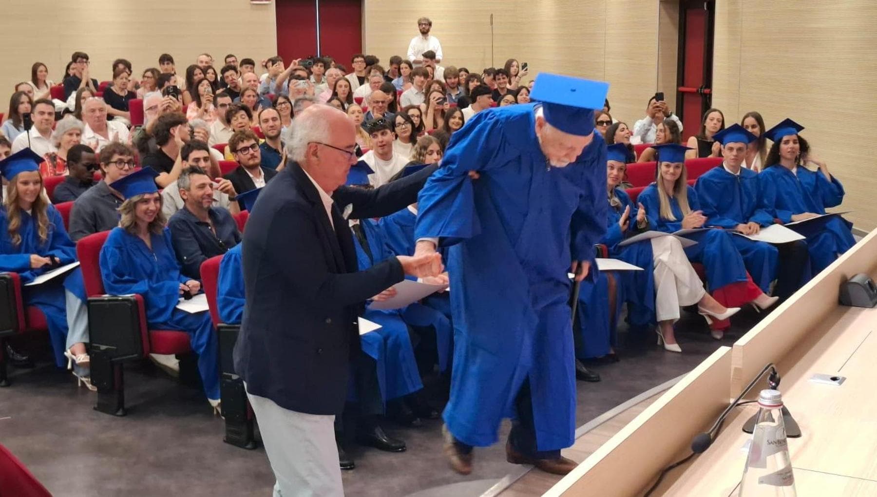 a 96 anni dottore in economia la mia una vita di dispiaceri ma bella per questa laurea ho pianto da Bologna.repubblica.it a 96 anni dottore in economia la mia una vita di dispiaceri ma bella per questa laurea ho pianto