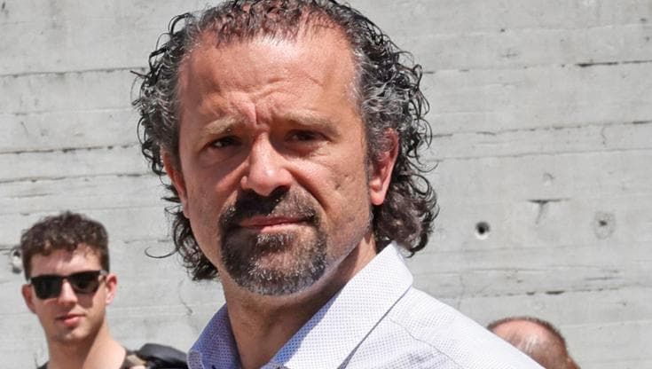 L’eroe dell’attentato di Modena Luca Signorelli contestato alla fiaccolata per la vittima