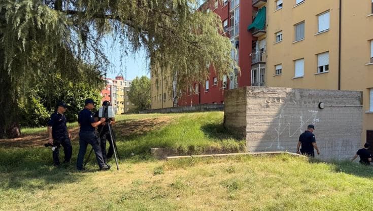 Anteprima: Al Pilastro sopralluogo degli investigatori e dei pm dov'è morto Abderrahim Fakir