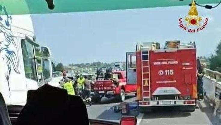 Faenza, incidente in A14: morta una donna di 67 anni. Dieci feriti, fra cui due bambini