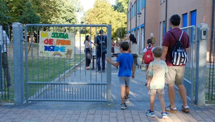 Anteprima: Scuola, bimbi in classe il 31 agosto: “E si può anche giocare a calcio”. I genitori: “Gra…