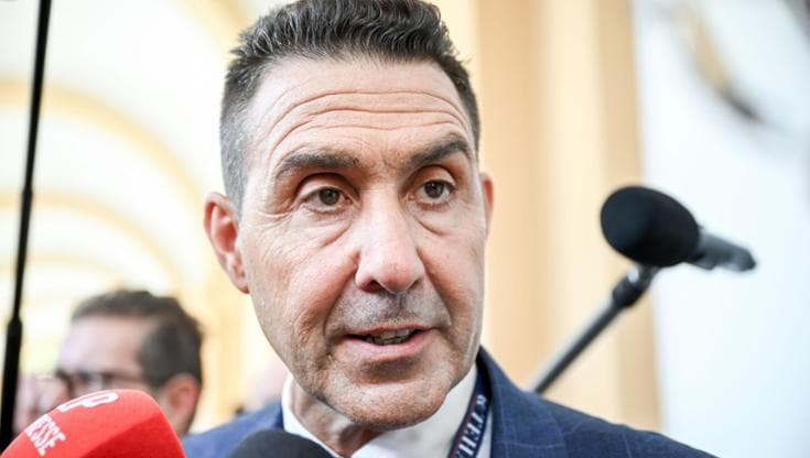 Vannacci a Bologna arruola militari e un agente della penitenziaria. E sfida FdI