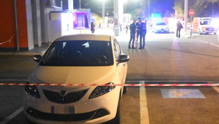 Reggio Emilia, i tre feriti dell’aggressione al distributore non sono in pericolo di vita