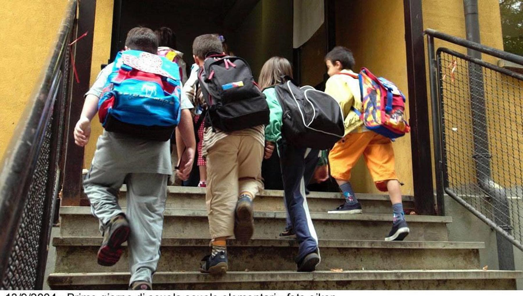 “La scuola ha le porte aperte e non ha il tetto”, il manifesto di quattro città contro il decreto