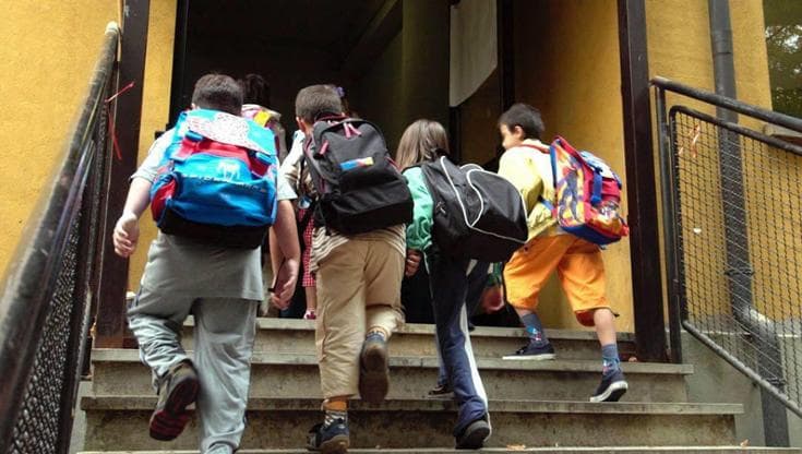 “La scuola ha le porte aperte e non ha il tetto”, il manifesto di quattro città contro il decreto