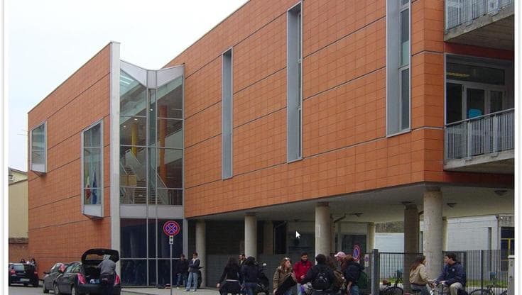 Ferrara, 14enne aggredisce con un coltello un coetaneo a scuola