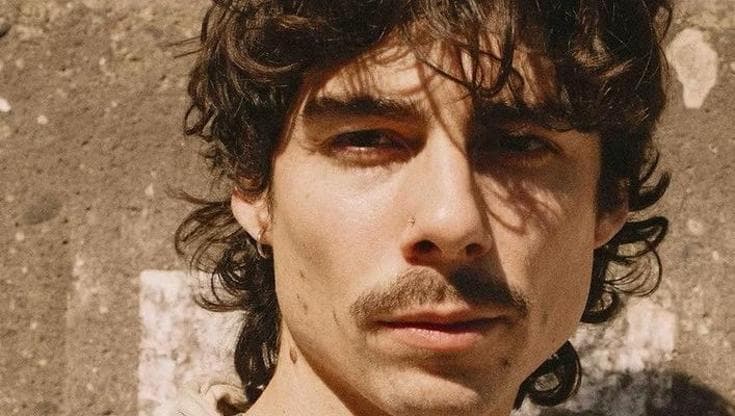 Nuova aggressione omofoba, minacce e schiaffi a tre ragazzi: “Ci urlava froci, stranieri vi ammazzo”