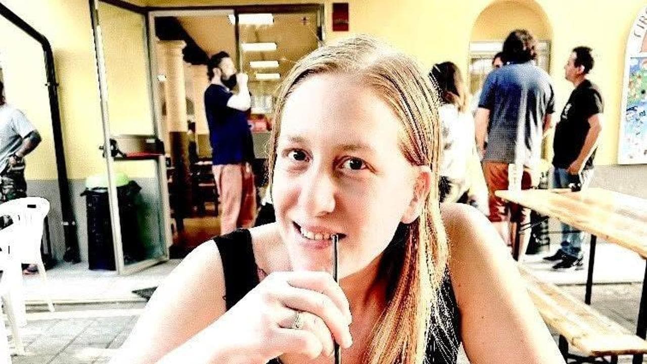 Sara Lodi morta a Parma, la famiglia: “Da un mese non ci dicono nulla, feriti da questo silenzio” 