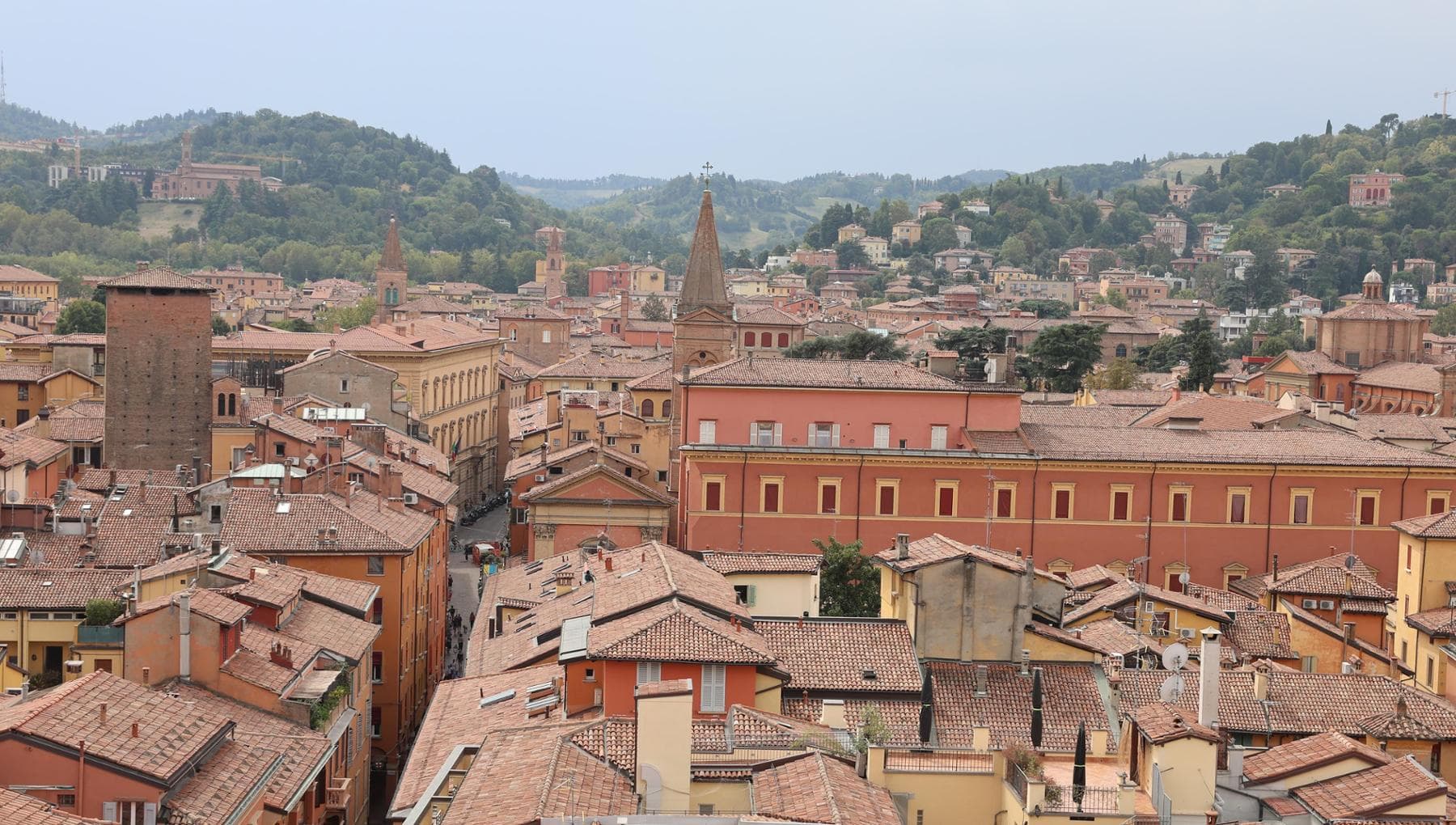 Caro affitti a Bologna: 660 euro per una stanza in cantina