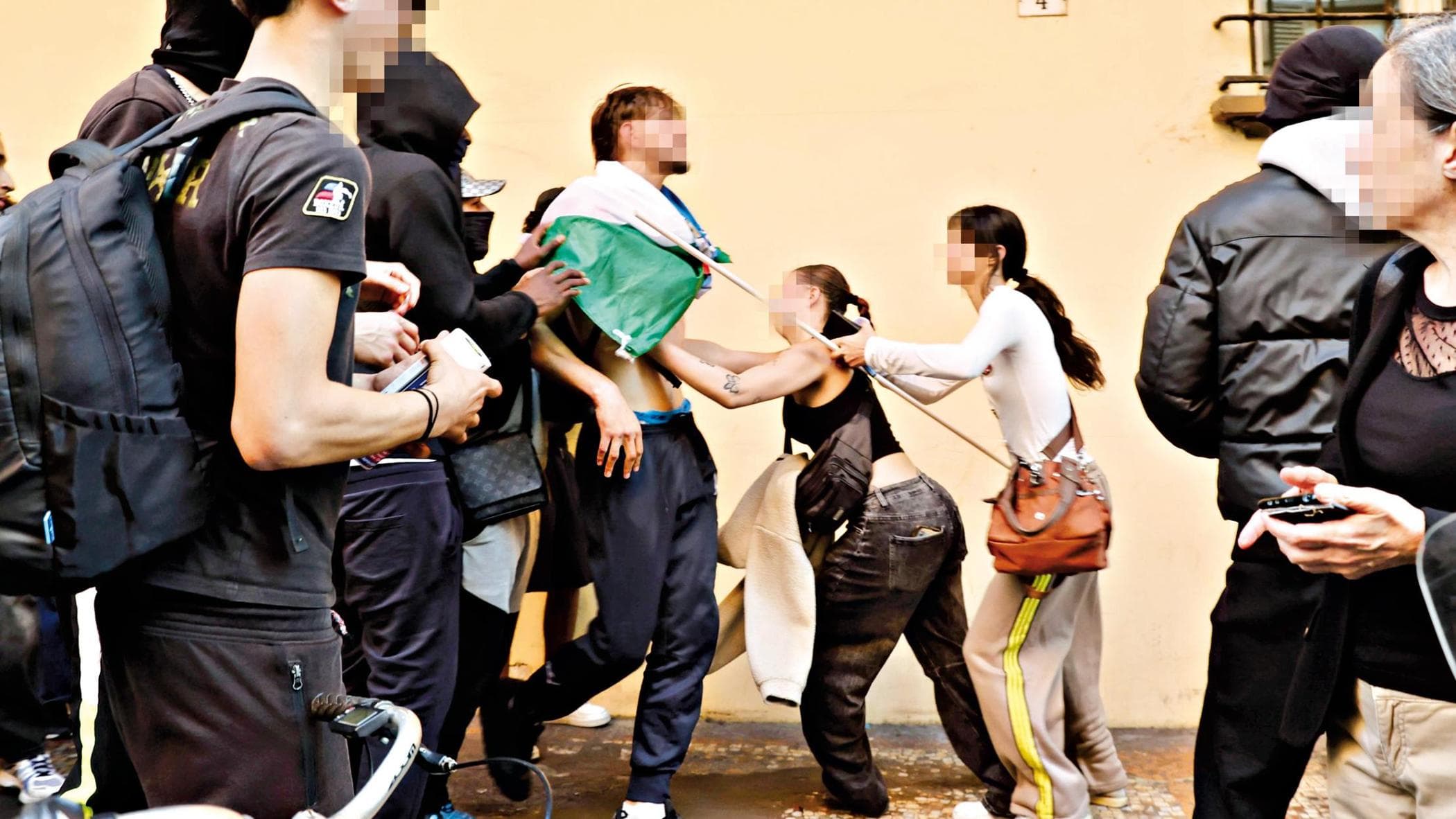 samanta e mariam in casa non arriviamo a fine mese abbiamo promosso noi bologna in piazza da Bologna.repubblica.it samanta e mariam in casa non arriviamo a fine mese abbiamo promosso noi bologna in piazza