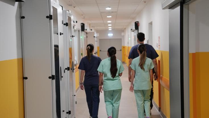 Infermiere aggredito al pronto soccorso del Sant’Orsola: “Colpito da un calcio al collo”