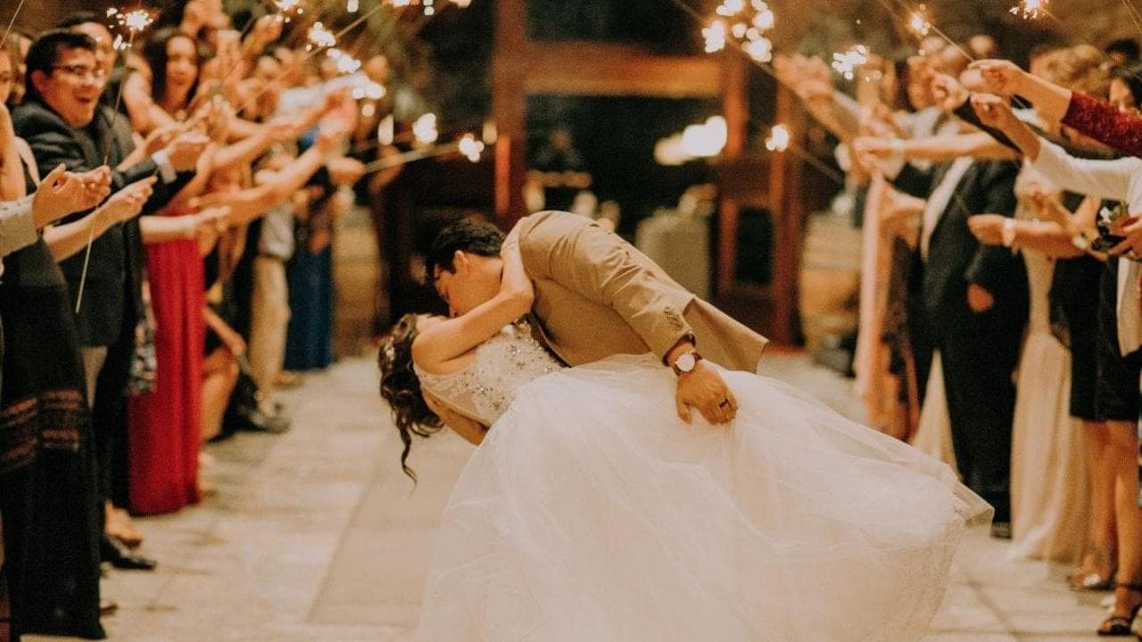 Giarrettiera Da Sposa Nera E Fucsia Con 30 Ciondoli Per Il Ballo Della Giarrettiera