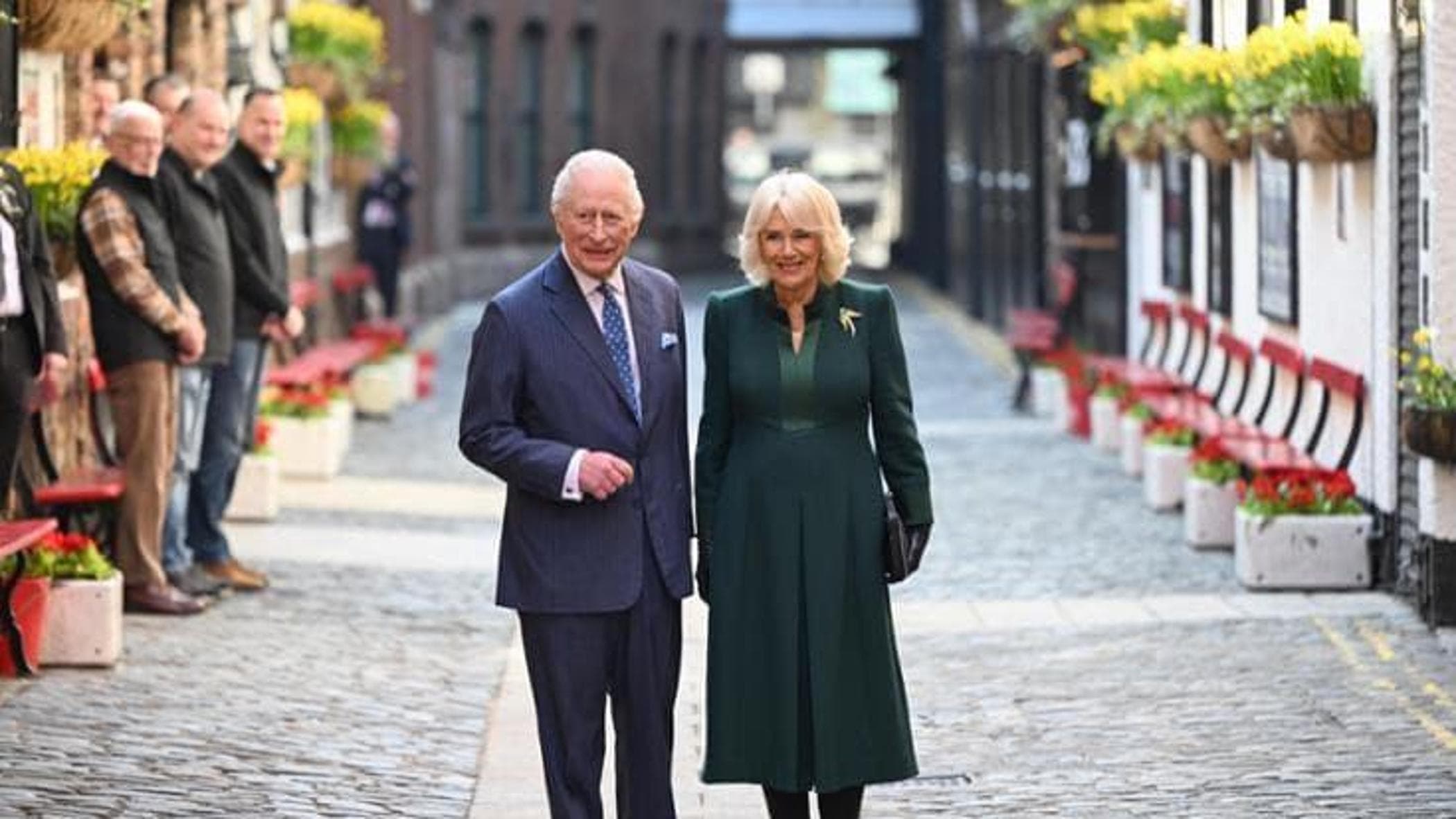 carlo e camilla in segheria