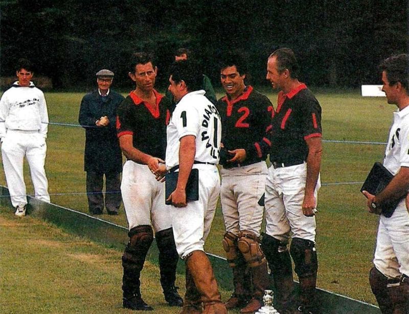 “Carlo III soffre ancora molto per Harry”. L’amico del re, Pupi D ...
