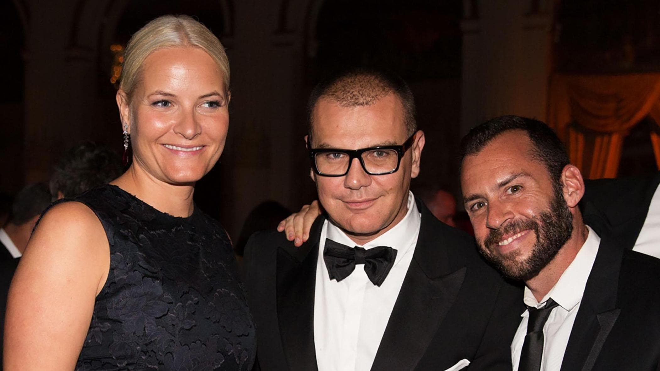 La principessa Mette-Marit ammette la corrispondenza con Epstein: “Mi pento profondamente”