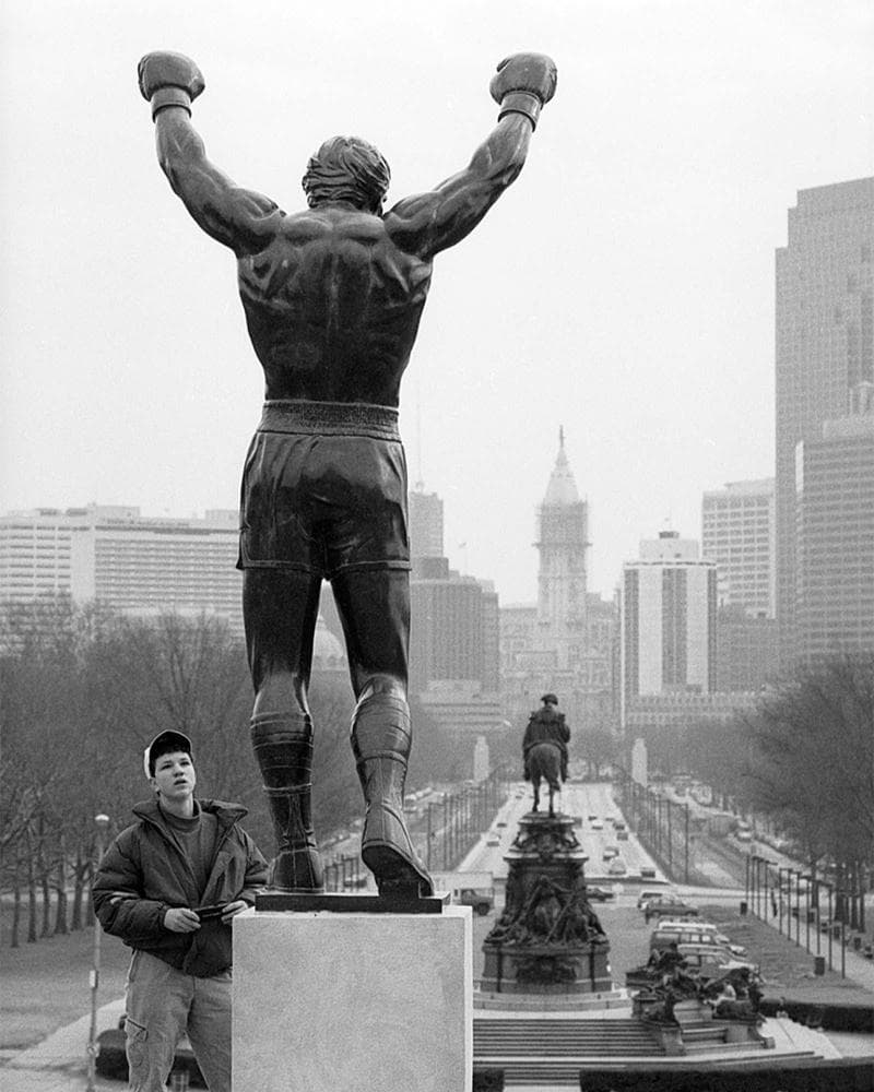 Lo strano caso della statua a Rocky Balboa, da oggetto di scena a ...