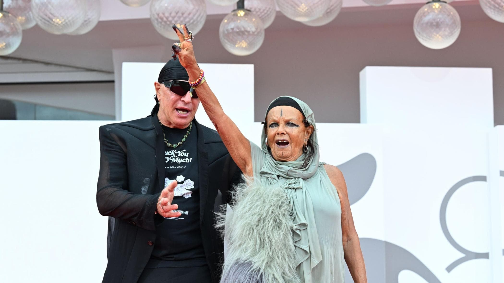 Le pagelle dei look sul red carpet di Venezia 2026: dal glunge di Owens al casual di Fiorello
